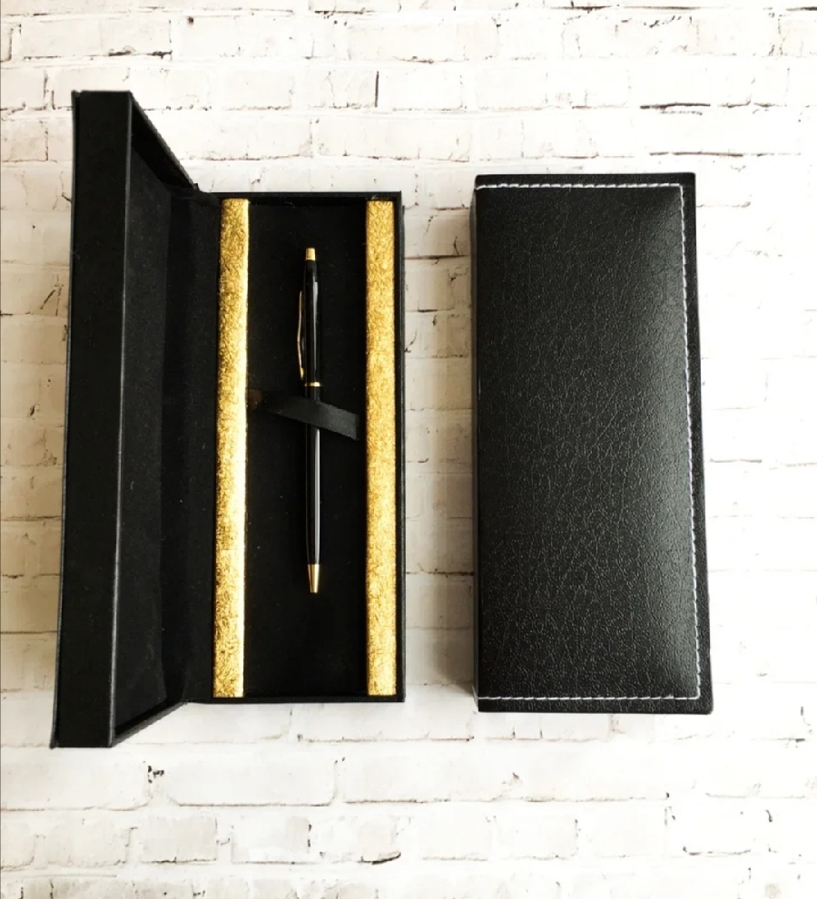 картинка Подарочная ручка в черном футляре от магазина Dreambox
